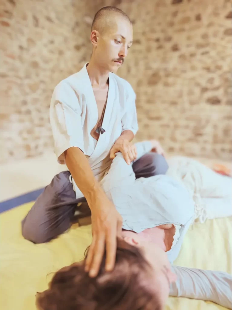 francesco giving shiatsu session